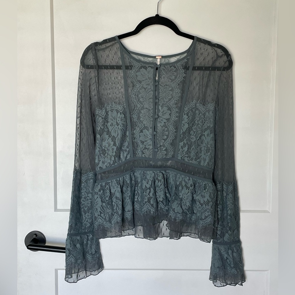 Beautiful FREE PEOPLE Lace Peplum Top (M)